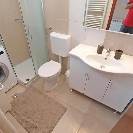 Roberto 1386 Apartment *