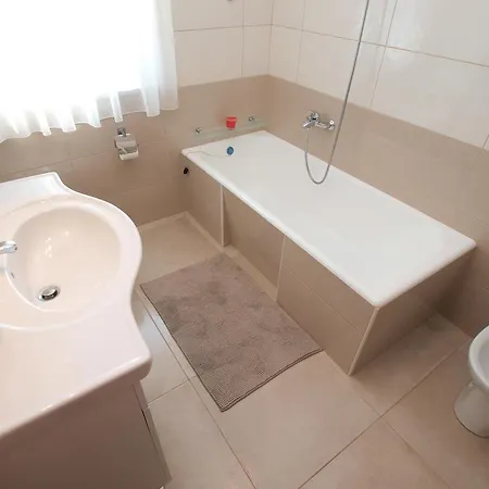Roberto 1386 דירה Galižana